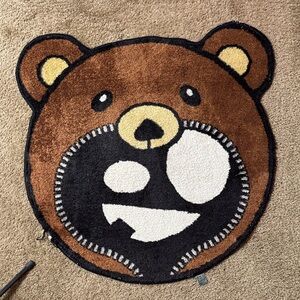 Bear Face Rug with Zipper Design